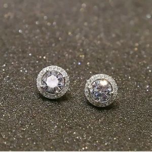 Gorgeous White Gold Plated zirconium stud earrings